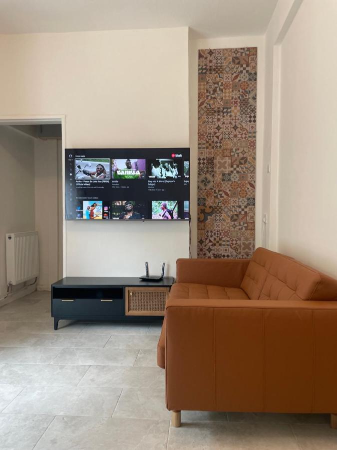 4 Bedroom House With Garden, Parking & 3 Mins Walking Distance From Train Station Лондон Экстерьер фото
